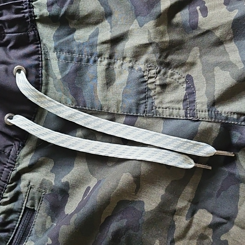 VUORI Camouflage POLY SPANDEX Swim Shorts with Drawstring Size S - Picture 3 of 11